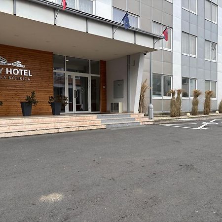 City Hotel B&B, Reception 24 7, 800M Od-From R1, Free Parking バンスカー・ビストリツァ エクステリア 写真