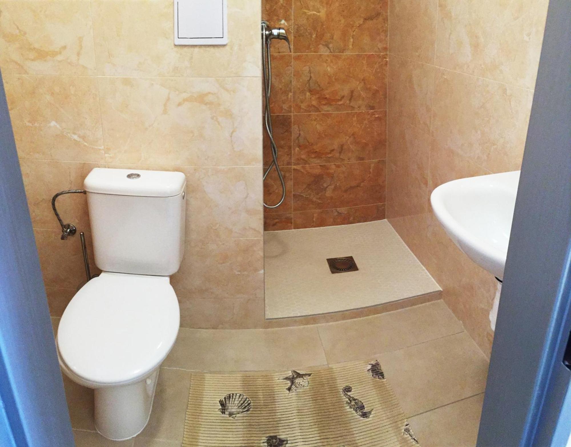 City Hotel B&B, Reception 24 7, 800M Od-From R1, Free Parking バンスカー・ビストリツァ エクステリア 写真