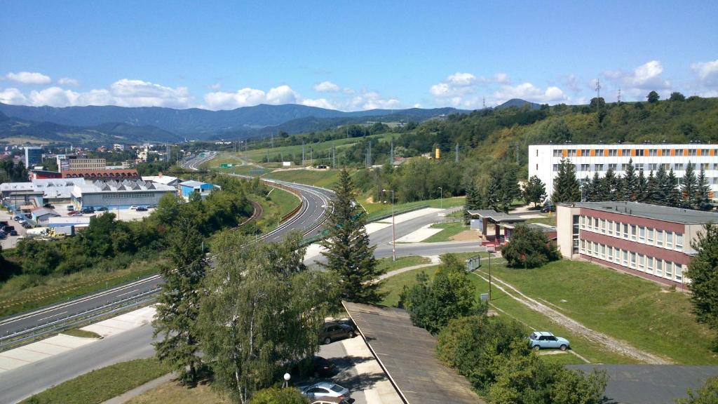 City Hotel B&B, Reception 24 7, 800M Od-From R1, Free Parking バンスカー・ビストリツァ エクステリア 写真