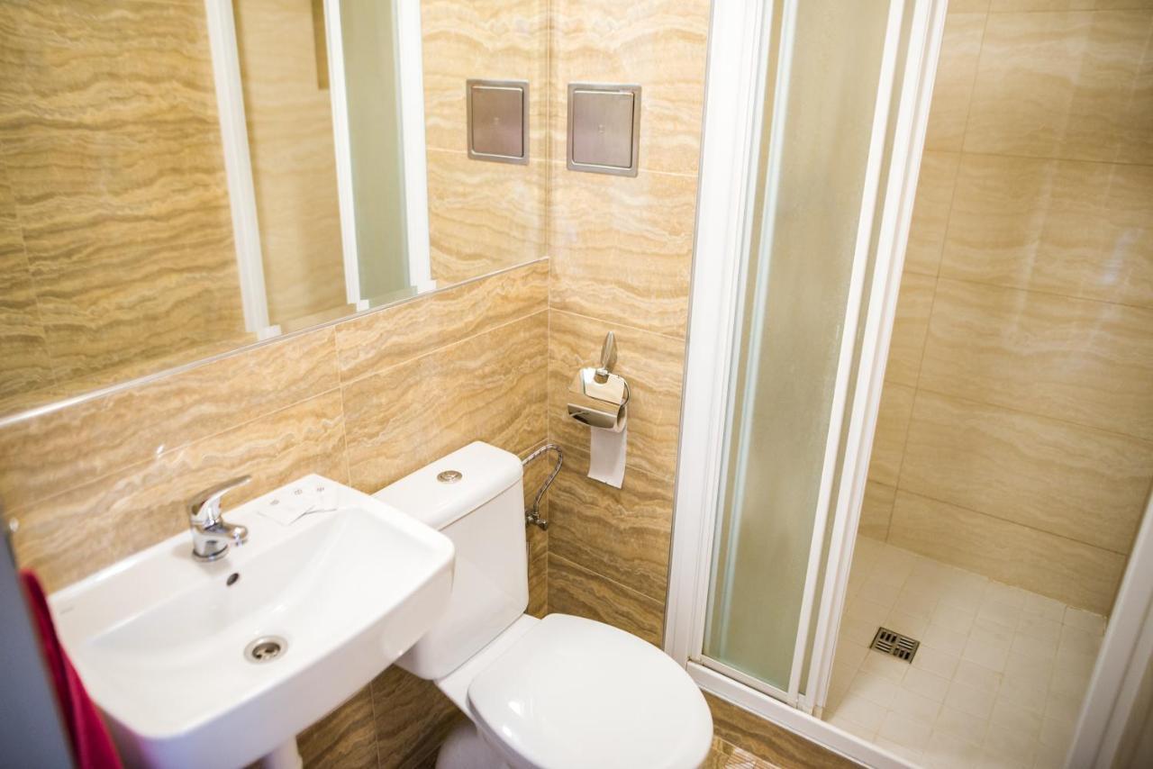 City Hotel B&B, Reception 24 7, 800M Od-From R1, Free Parking バンスカー・ビストリツァ エクステリア 写真