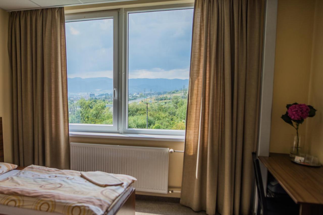City Hotel B&B, Reception 24 7, 800M Od-From R1, Free Parking バンスカー・ビストリツァ エクステリア 写真