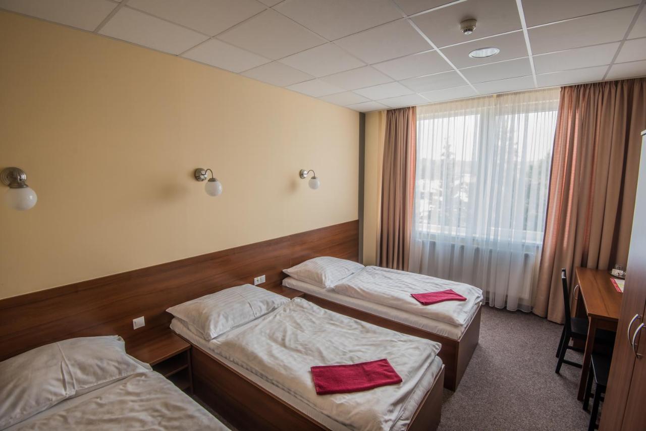 City Hotel B&B, Reception 24 7, 800M Od-From R1, Free Parking バンスカー・ビストリツァ エクステリア 写真