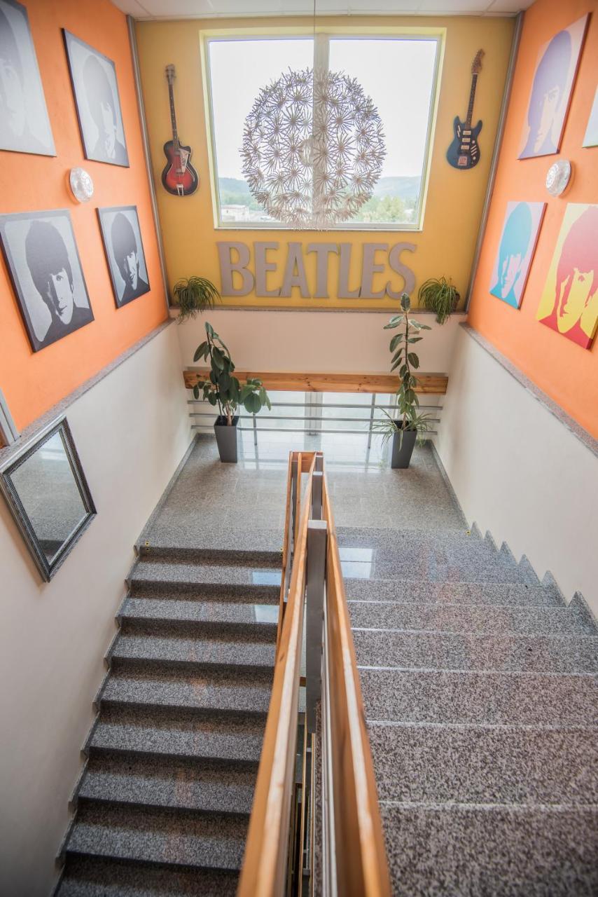 City Hotel B&B, Reception 24 7, 800M Od-From R1, Free Parking バンスカー・ビストリツァ エクステリア 写真